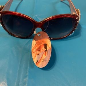 Montana west sunglasses, 2 small rhinestones missing on the arm